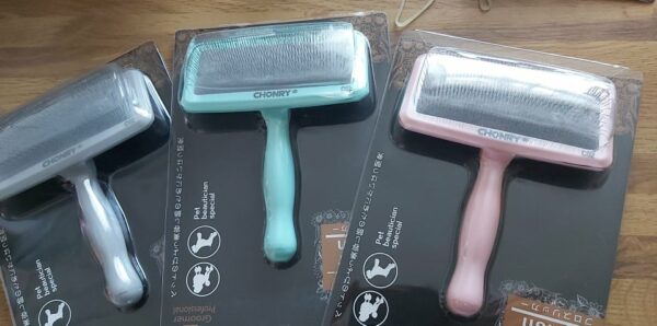 True Iconic Slicker Brush Chonry